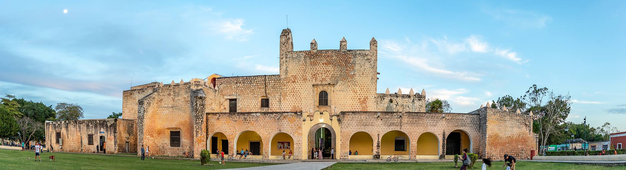 //yucatantravel.epconsulting.mx/wp-content/uploads/2025/12/valladolid-ex-convento.jpg