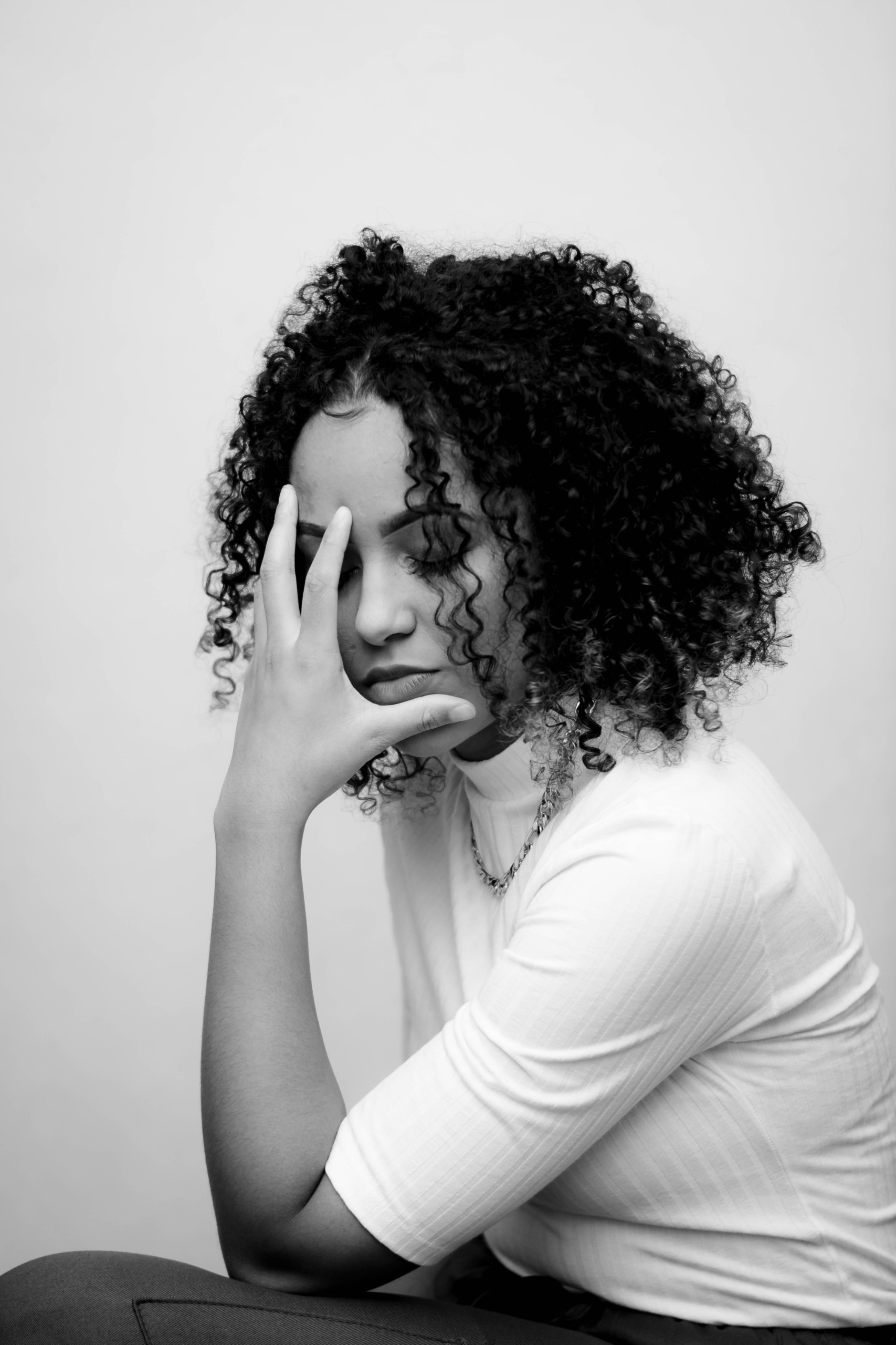 //yucatantravel.epconsulting.mx/wp-content/uploads/2019/11/gray-scale-photo-of-woman-2889533-scaled.jpg