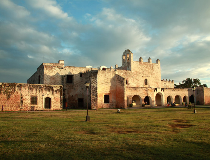 https://yucatantravel.epconsulting.mx/wp-content/uploads/2019/12/Valladolid-ConventoEx-SanBernardino43-703x535.jpg