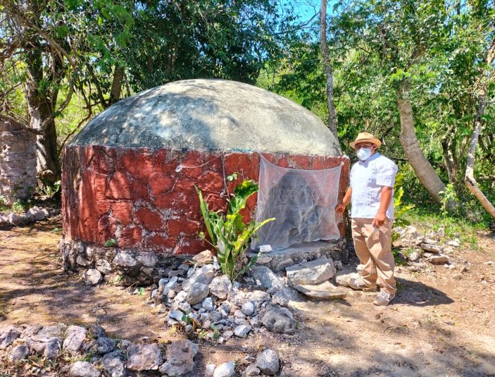 https://yucatantravel.epconsulting.mx/wp-content/uploads/2022/03/Foto-5-prende-a-urdir-hamaca-en-Aldea-Maya-de-Ek-Balam-703x535.jpg