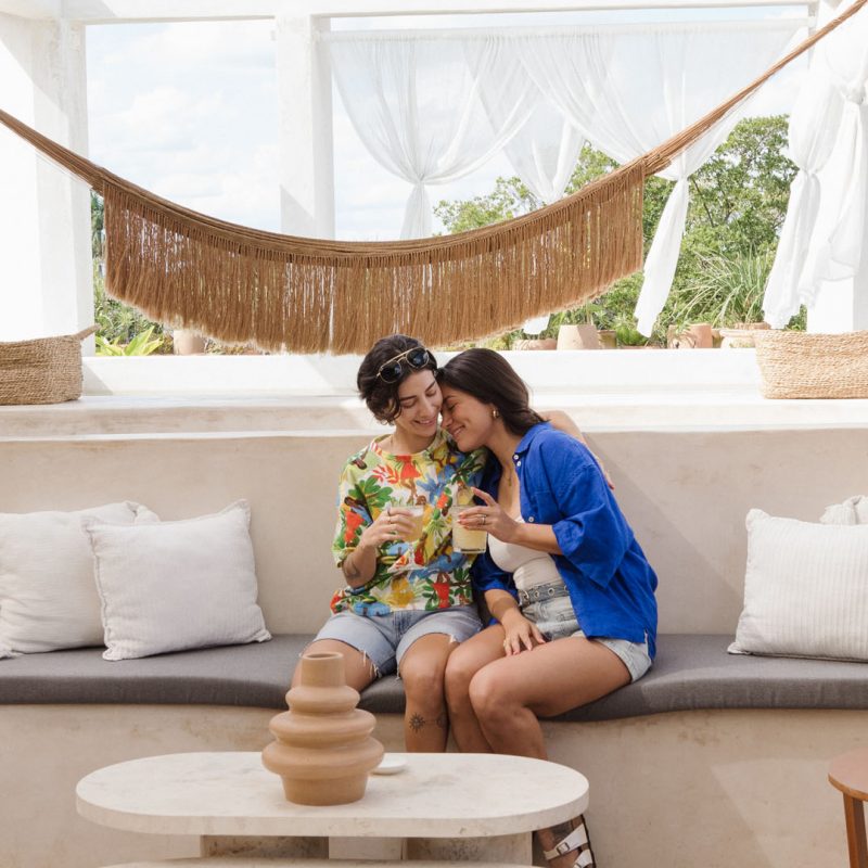 https://yucatantravel.epconsulting.mx/wp-content/uploads/2024/08/LGBT_-51_Mérida_Sureño-800x800.jpg